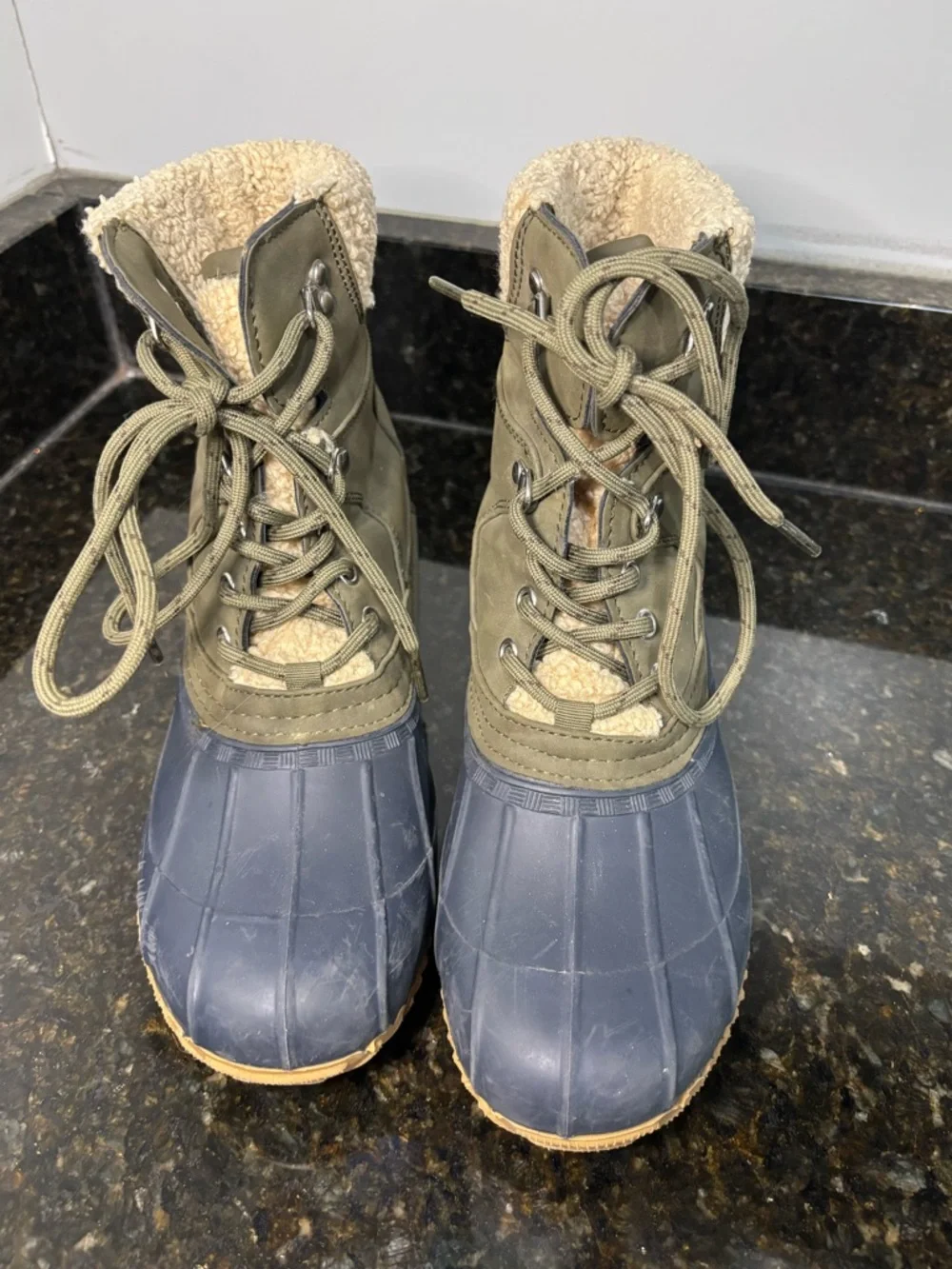 TOMMY HILFIGER Women’s Olive Green Winter Duck Boots with Shearling Collar